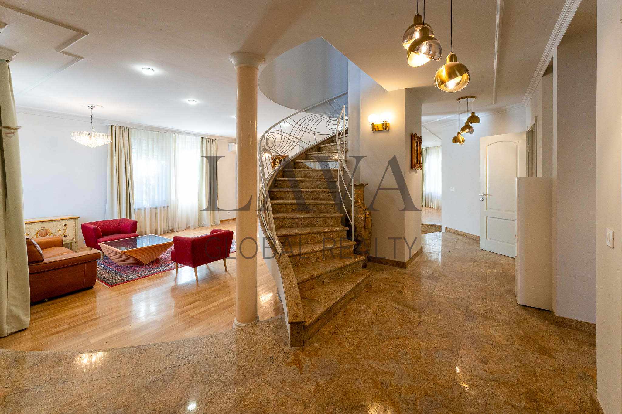 Luksuzna Vila na Prestižnoj Lokaciji