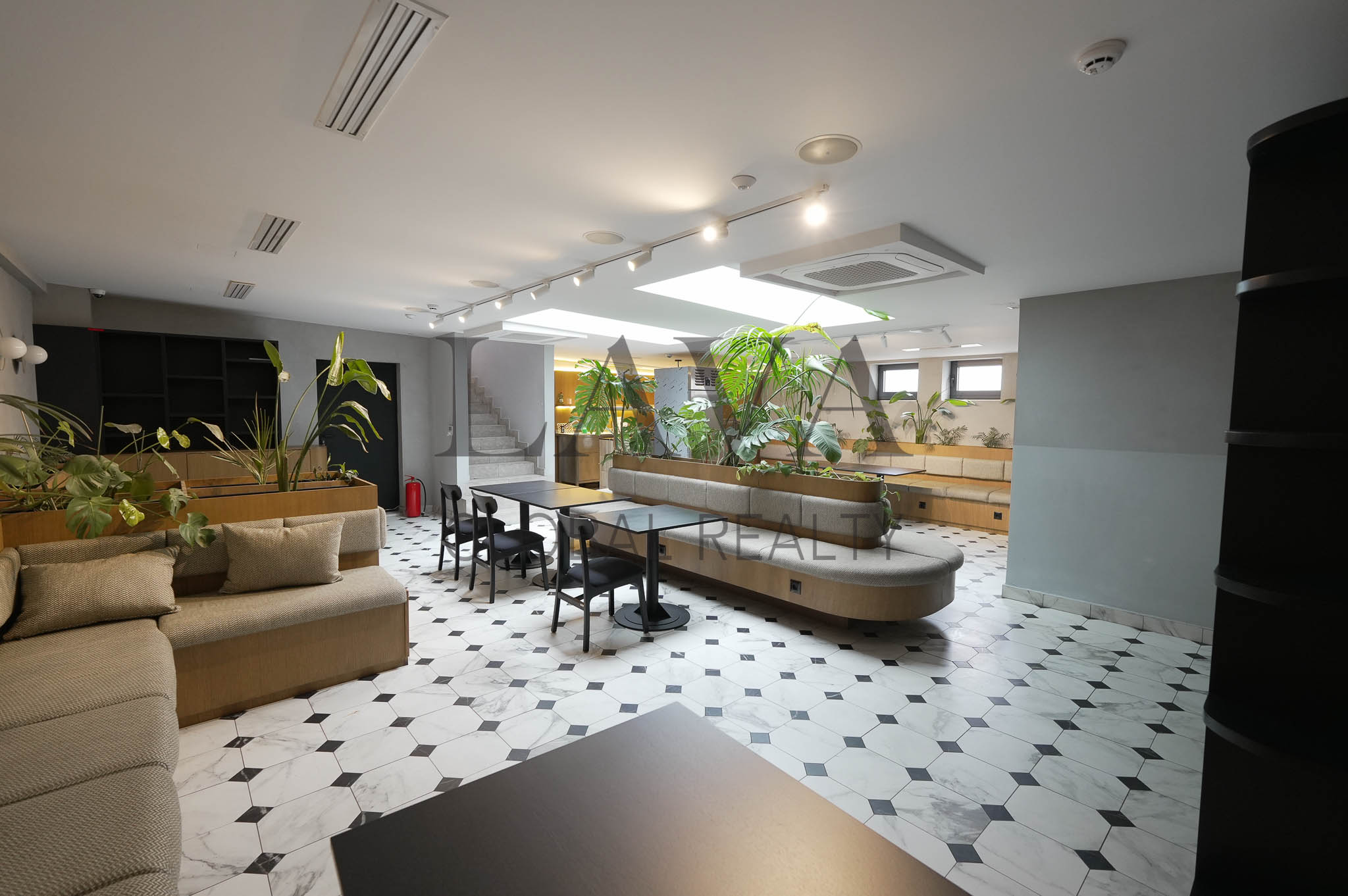 Fully Equipped Restaurant in a Prime Location – 300 sqm, Ready for Operation