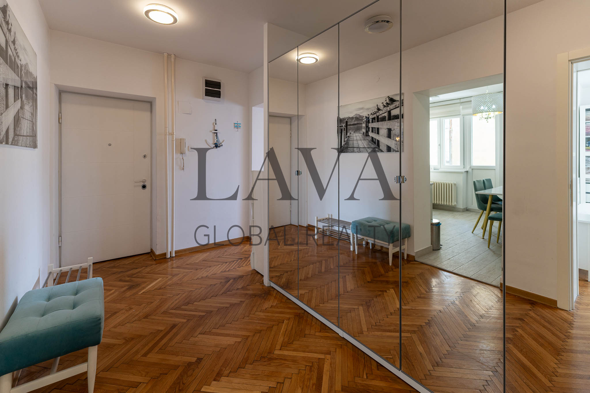 Renoviran i svetao stan 90 m² sa terasom u centru Beograda