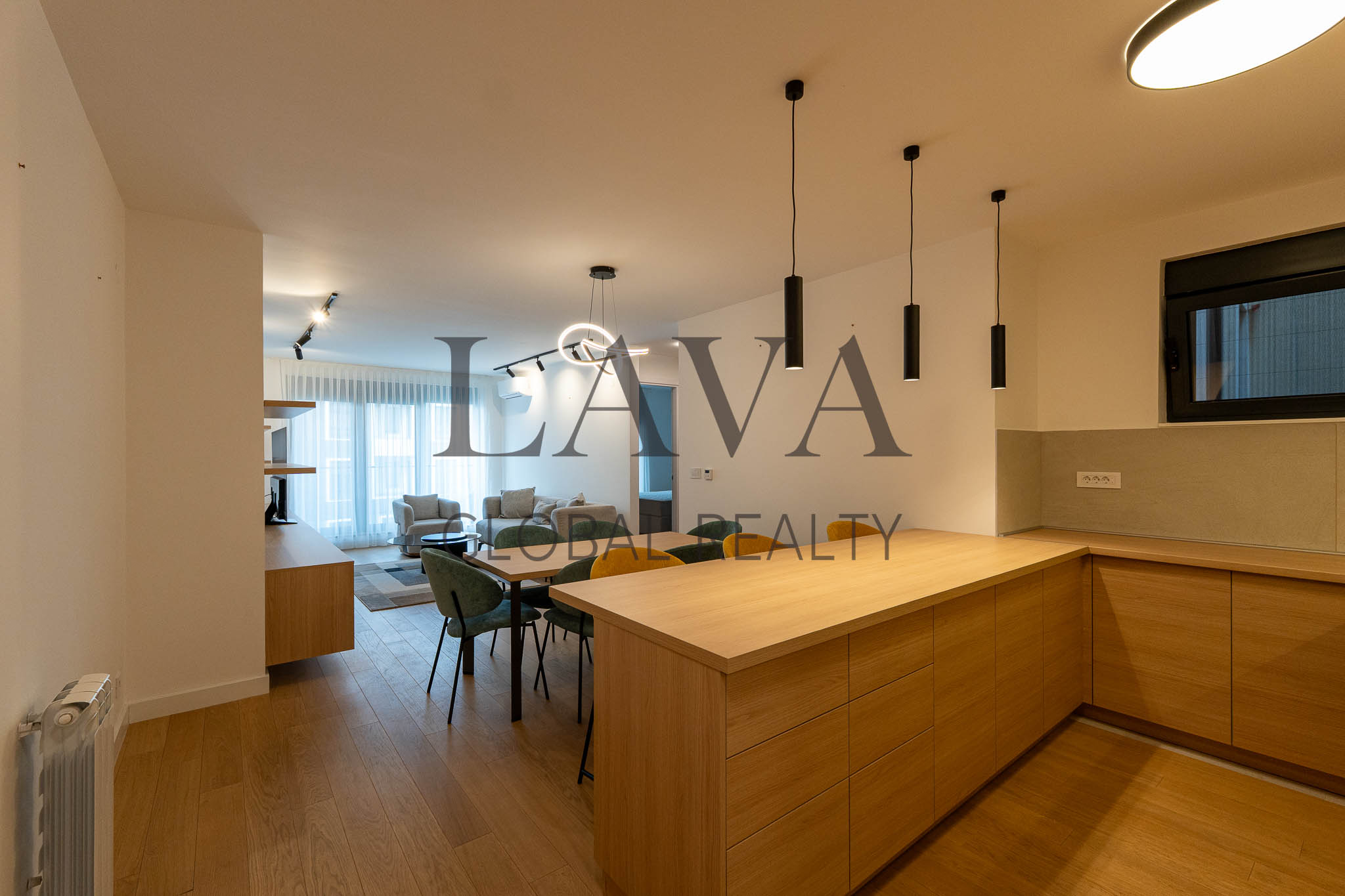 Trosoban stan za izdavanje u novogradnji sa garažom – 82m², luksuzno opremljen