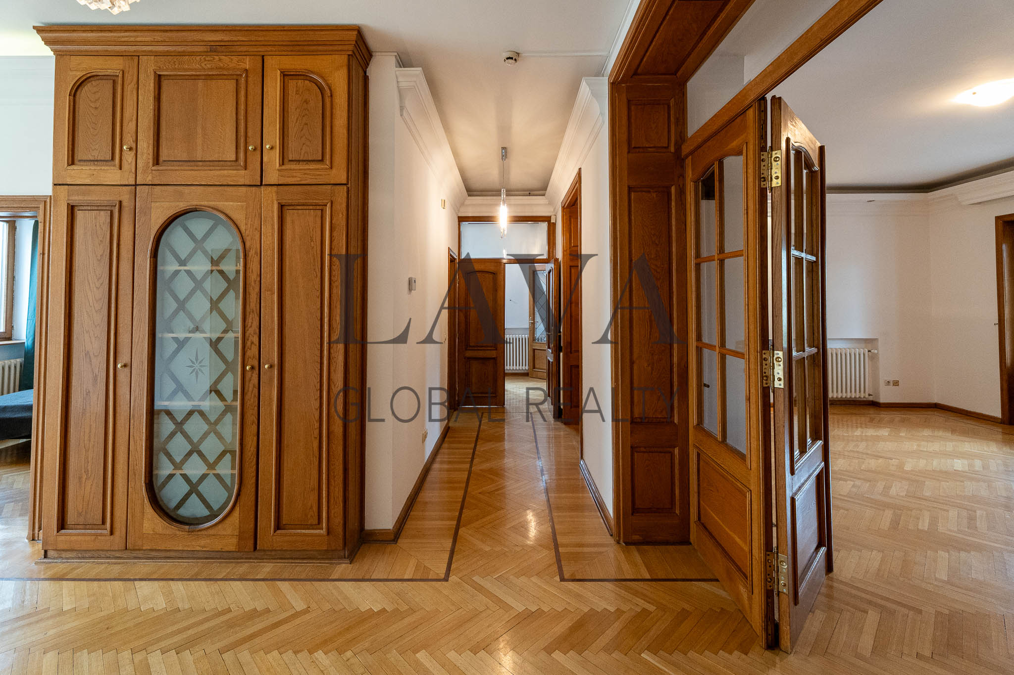 Prostrana kuća za izdavanje – 630m², 10+ soba, idealna za stanovanje ili poslovni prostor